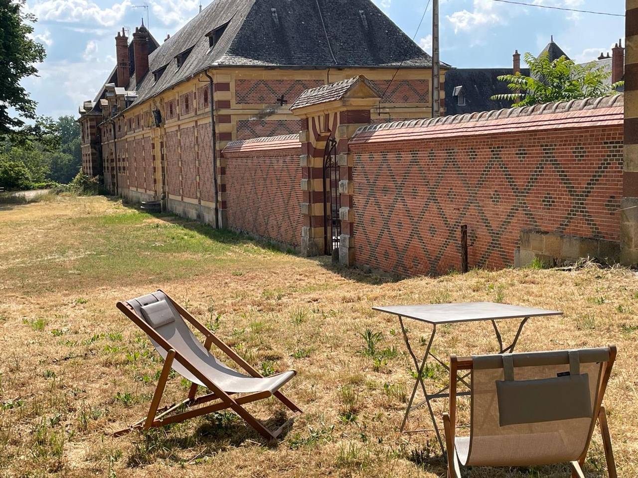 Geräumige renovierte Unterkunft in der Nähe von Moulins für 10 Pers, Haustiere erlaubt, Wlan in Trévol, Allier