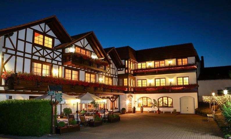 Hotel für 2 Personen, mit Sauna und Ausblick sowie Pool und Garten in Floh-Seligenthal