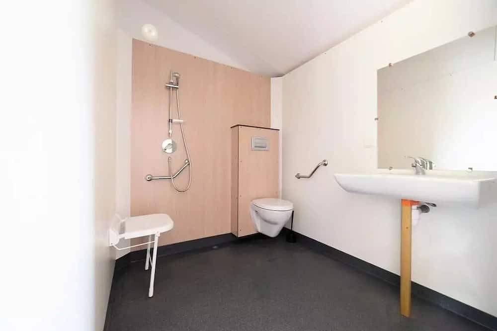 Mobil-home Pmr - 31m2 - 2 chambres - terrasse couverte - (mobil-home adapté aux Personnes à Mobilité Réduite) - 4 personnes in Bénodet, Région de Quimper