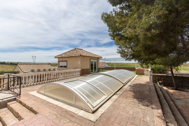 Casa de vacaciones 'Los Naranjos' con vistas a la montaña, Wi-Fi y aire acondicionado in Fuentidueña de Tajo, Provincia de Madrid