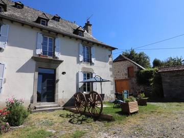 Gîte pour 6 personnes, avec jardin à Leucamp