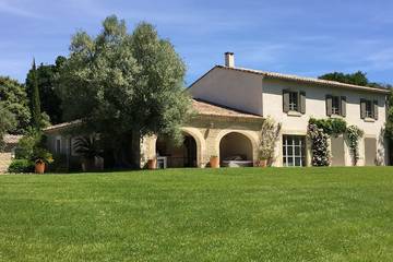 Location de vacances pour 12 personnes, avec jardin dans Place aux Herbes