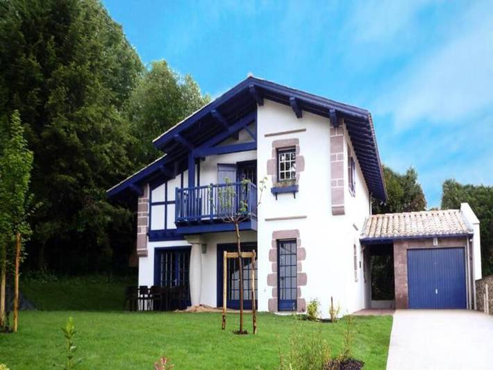 Appartement de vacances pour 8 personnes, avec jardin et piscine, animaux acceptés