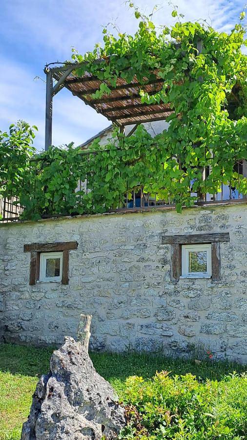 Location de vacances pour 5 personnes, avec jardin ainsi que piscine et jacuzzi à Lascabanes - 3