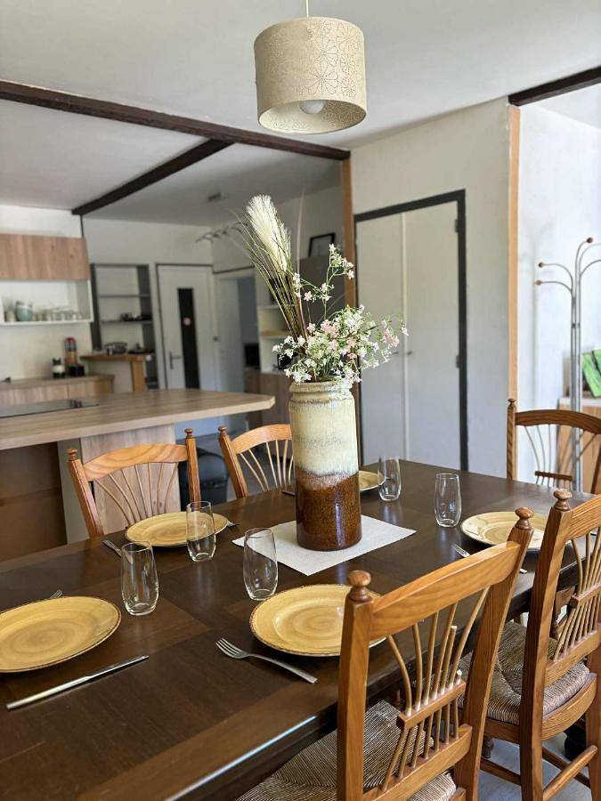 Gîte pour 10 personnes, avec vue ainsi que sauna et terrasse, animaux acceptés dans La Tourlandry