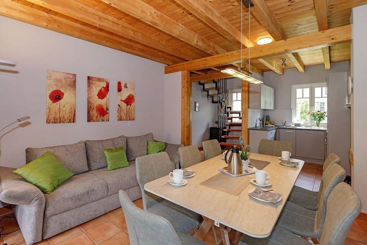 Ferienhaus für 9 Personen, mit Terrasse und Garten - 1