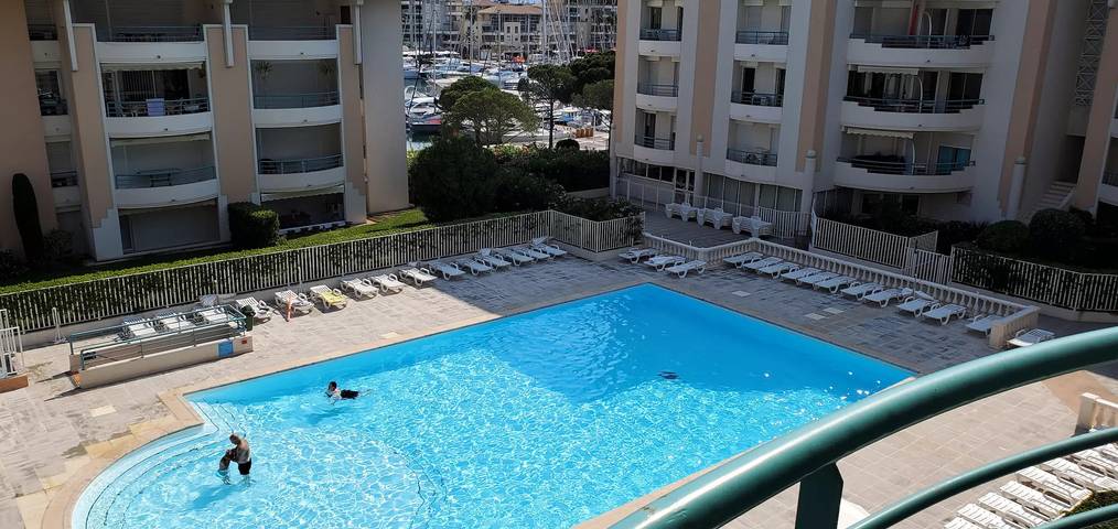 Gîte pour 4 personnes, avec piscine et balcon dans Plage du Port Fréjus - 2