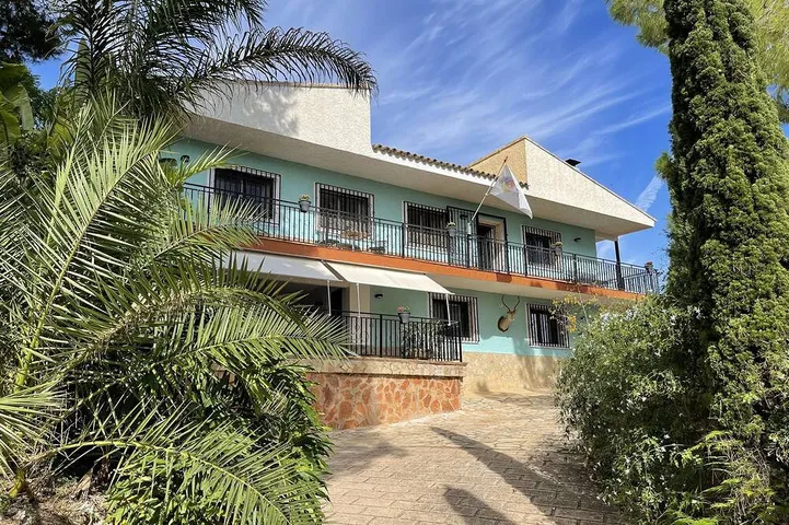 Villa für 6 Personen, mit Pool und Garten - 1
