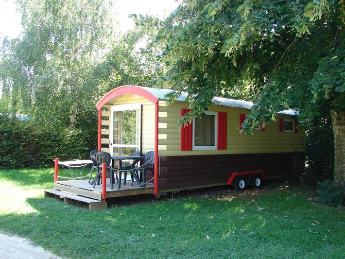 Camping pour 6 personnes, avec piscine ainsi que jacuzzi et terrasse dans Saône-et-Loire - 2