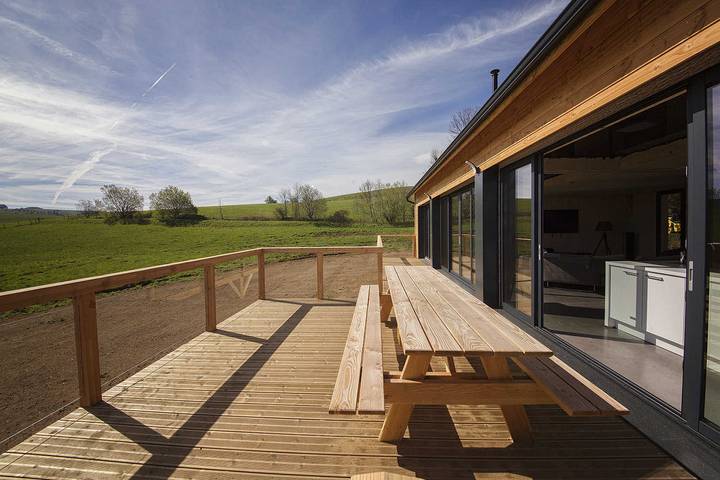 Gîte pour 6 personnes, avec Jacuzzi et Terrasse ainsi que Jardin et Sauna à Besse-et-Saint-Anastaise