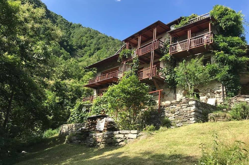 Grosszügiges Landhaus für max. 8 Pers. in traumhafter Lage auf der Alpensüdseite in Valleggia (Montescheno), Montescheno