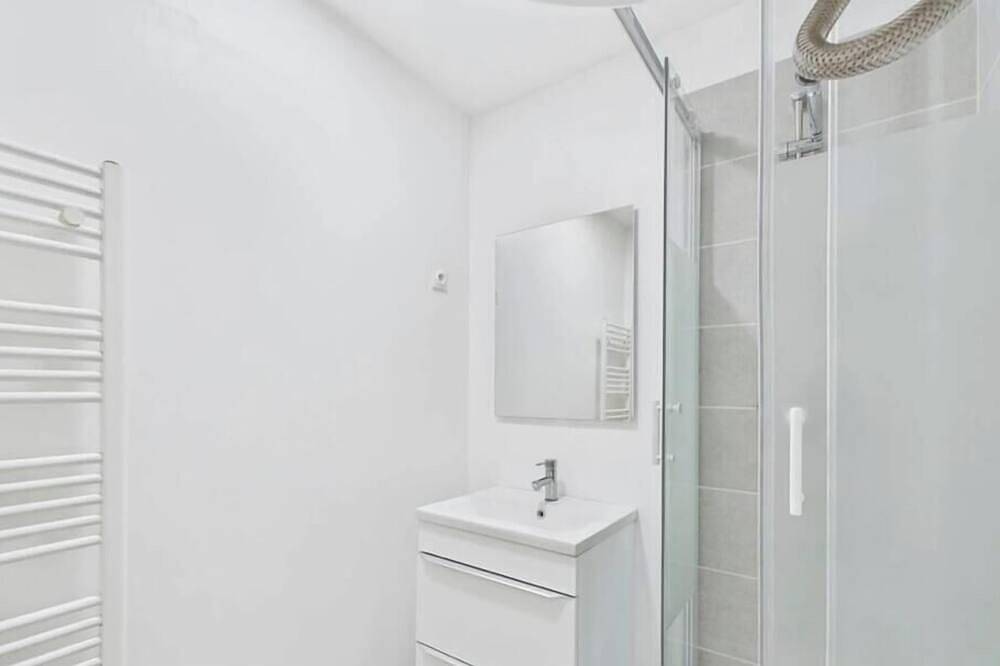 Ganze Wohnung, Cosy studio with private courtyard - Saint-Cloud in Domaine national de Saint-Cloud, Saint-Cloud