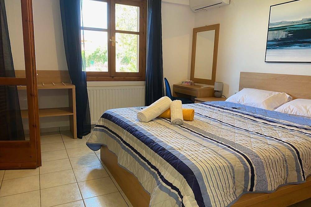 2 bed villa apartment with private pool,  Ideal for a quiet, relaxing holiday. in Malia, Iraklio-Heraklion und Umgebung