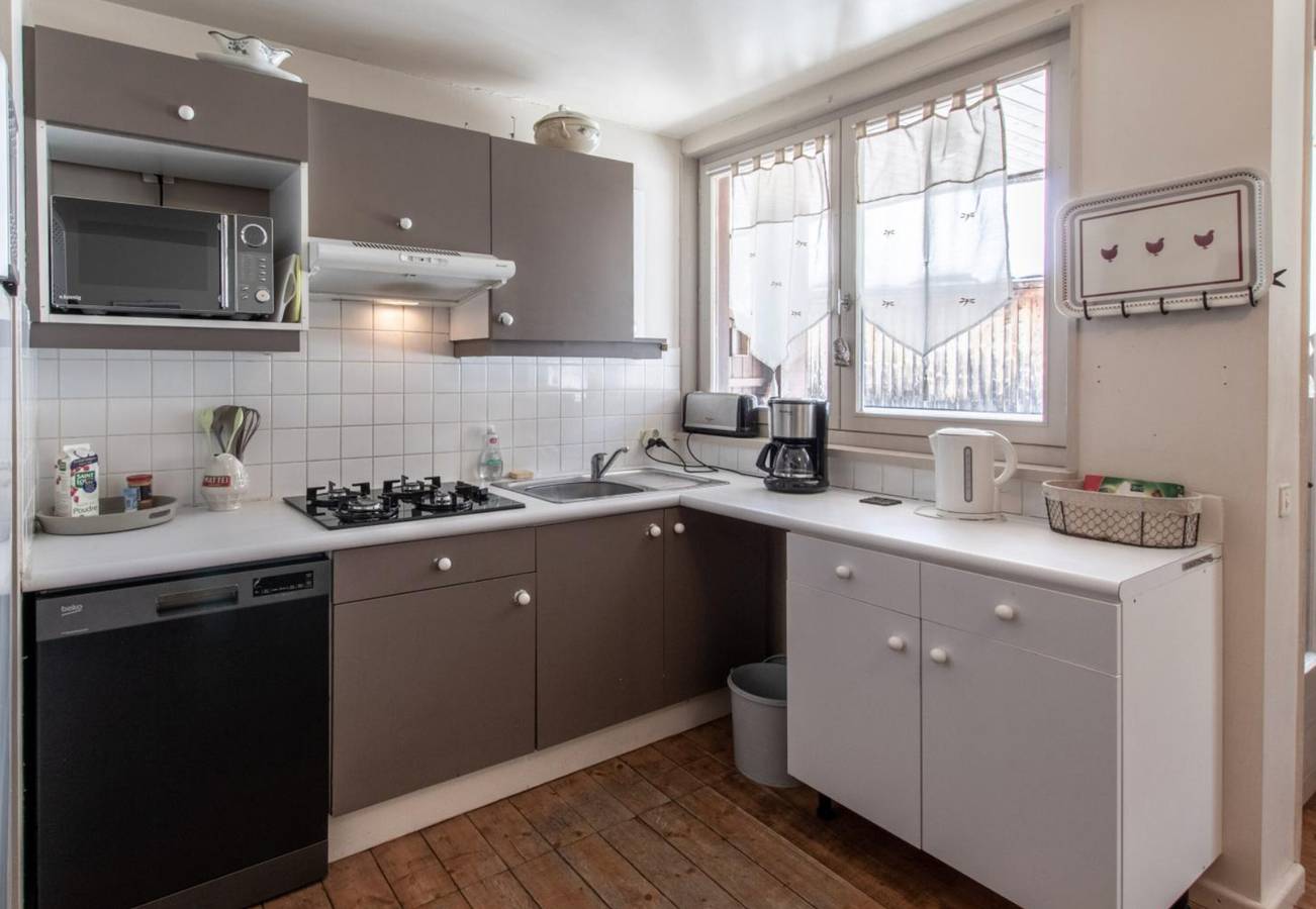 Ganze Wohnung, Ferienwohnung 'L'Ancolie' mit Bergblick, Gemeinschaftsterrasse und Wlan in Saint-Ferréol, Annecy und Umgebung