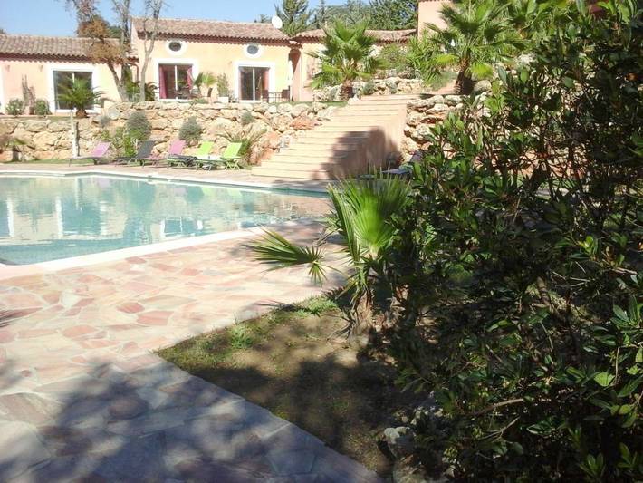 Maison d’hôte pour 2 personnes, avec vue ainsi que jardin et piscine à Roquebrune-sur-Argens - 2