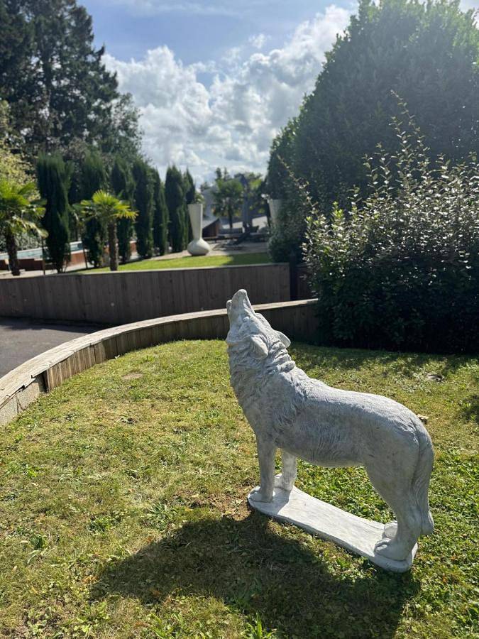 Location de vacances pour 8 personnes, avec Terrasse ainsi que Jardin et Piscine à Bonneville-sur-Touques