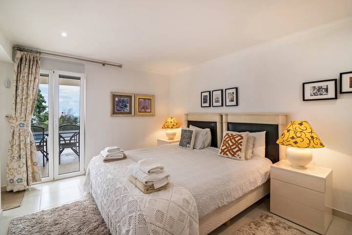 Entire apartment, Mel de Flor Apartment with Sea View, Shared Infinity Pool, Garden & Wi-Fi in Loulé (São Clemente), Faro District