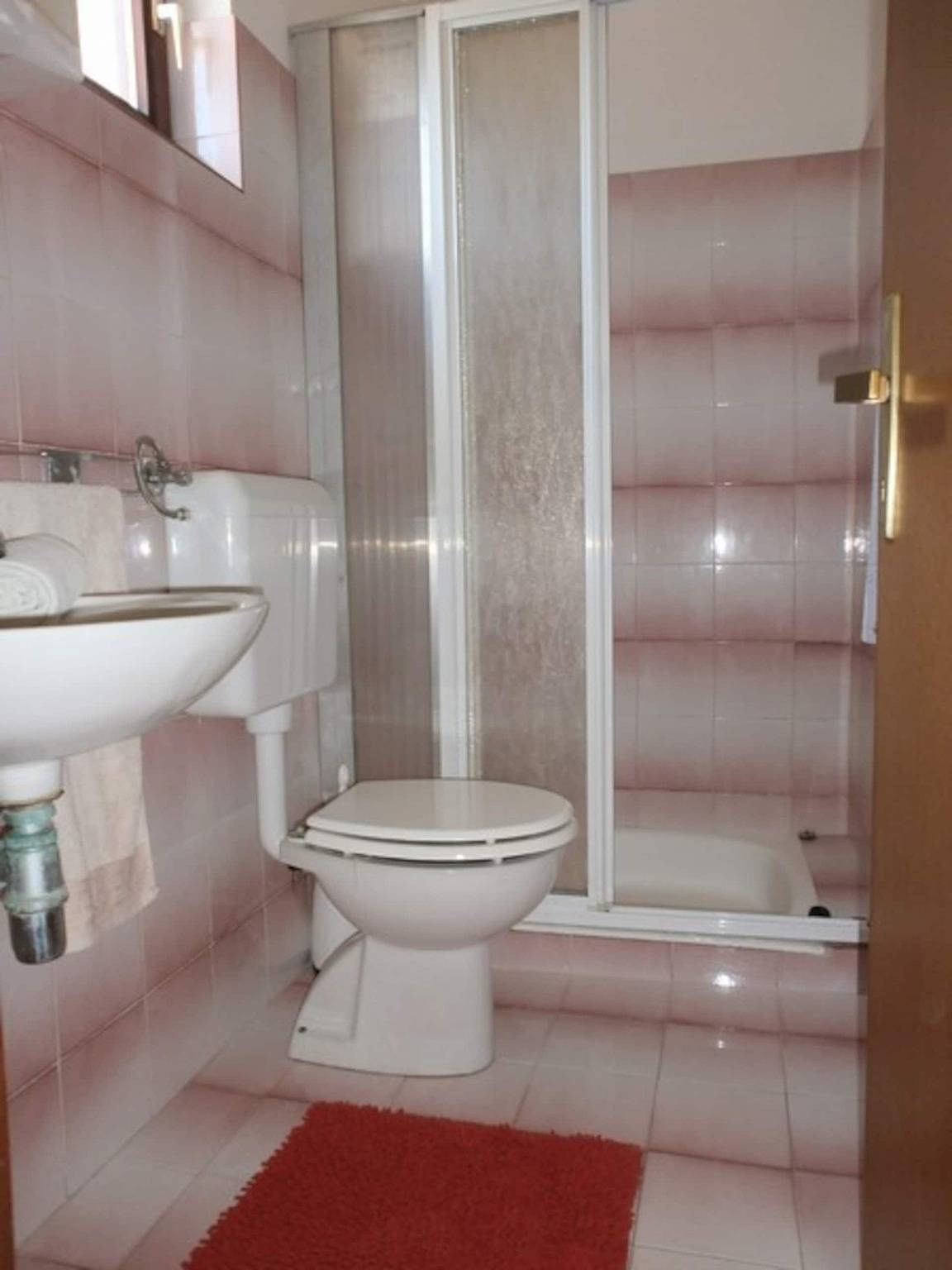 Entire apartment, Apartment Mare in Krk Harbor, close to the Beach and Center, Air conditioned, Parking for two Cars in Krk Town, Krk