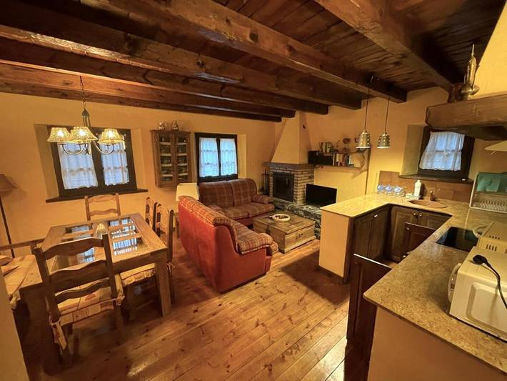 Apartamento para 5 personas, con Balcón y Terraza además de Jardín y Piscina en Sahún