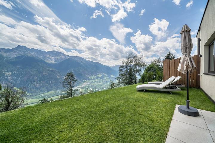 Entire apartment, Apartment 'Paflur Lodges Bergtraum' with Mountain View, Private Terrace and Wi-Fi in Tanas, Laas