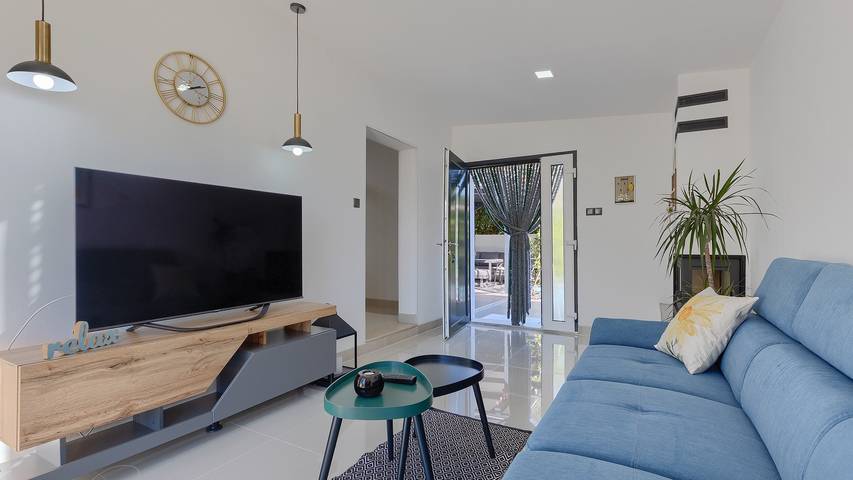 Location de vacances pour 2 personnes, avec terrasse ainsi que jardin et jacuzzi à Vodnjan - 4