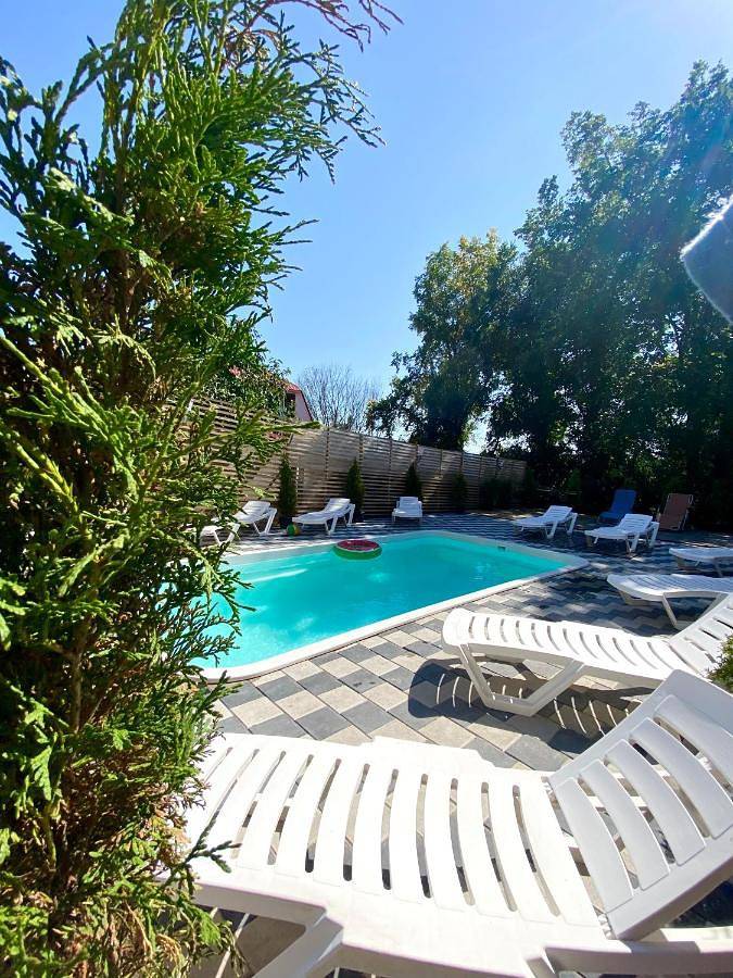 Chambre d’hôte pour 2 personnes, avec piscine ainsi que vue et terrasse