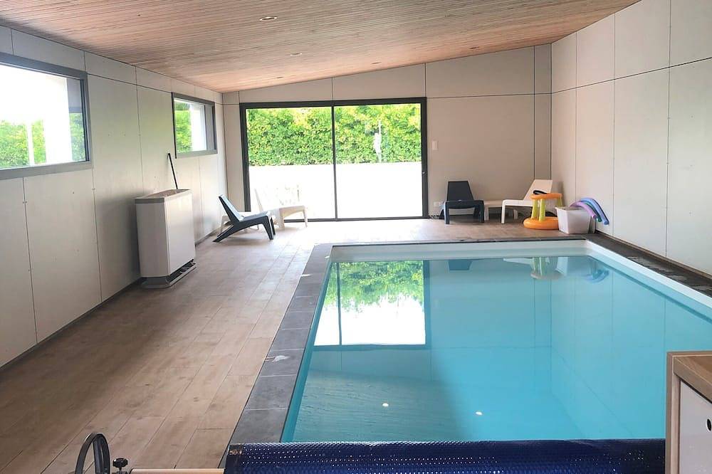 Bleuniou gîte with pool access (6 to 10 people). 2 minutes' walk from the beach. in Guissény, Brest und Umgebung