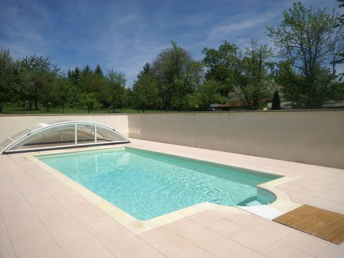 Chalet pour 8 personnes, avec piscine ainsi que jardin et terrasse dans le Doubs