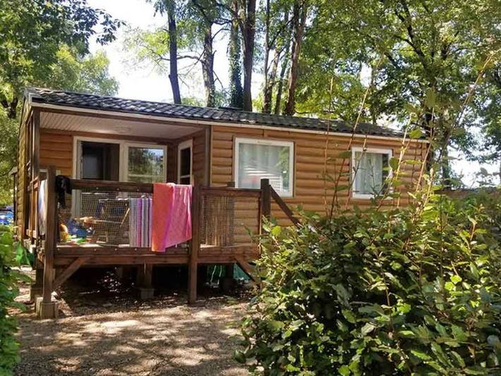 Mobil home pour 5 personnes, avec piscine et terrasse, animaux acceptés à Girac