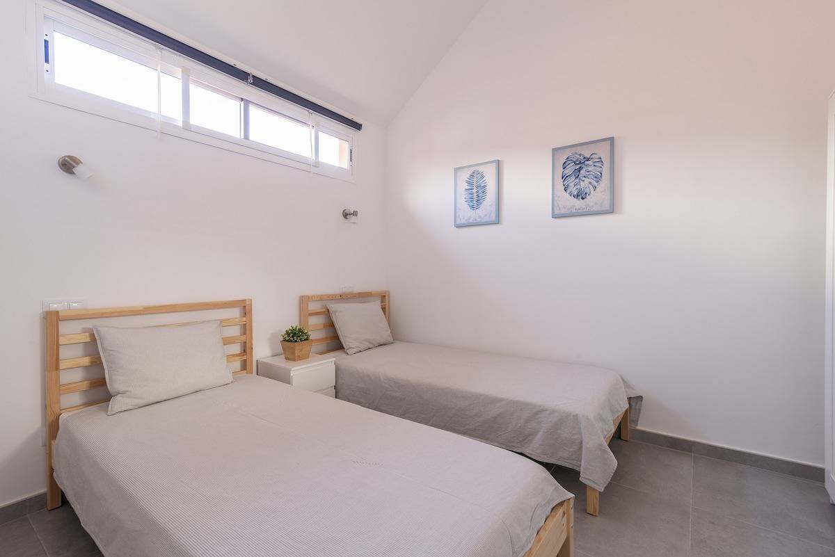 Entire apartment, Bungalow familiar complejo Melocotones Maspalomas in Campo Internacional, San Bartolomé de Tirajana