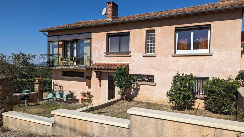 Location de vacances pour 6 personnes, avec terrasse et jardin à Saint-Jean-de-Marcel