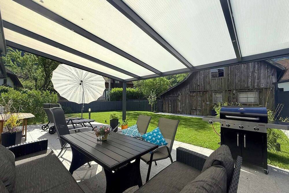 Ferienhaus Traunseestrand Exklusiv in Seelage inkl. großzügigem Garten in Ebensee, Traunviertel