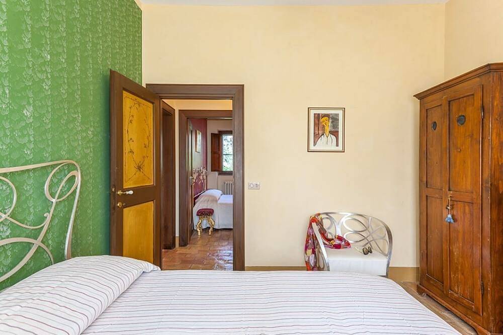 Entire apartment, Jasmine - apartment in villa with heated swimming pool in Fermo, Fermo Province