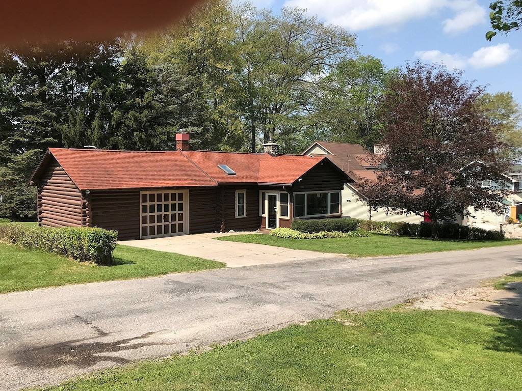 Schöne 2-Zimmer-Blockhaus am südlichen Ende von Hubbard Lake in Hubbard Lake, Alcona County