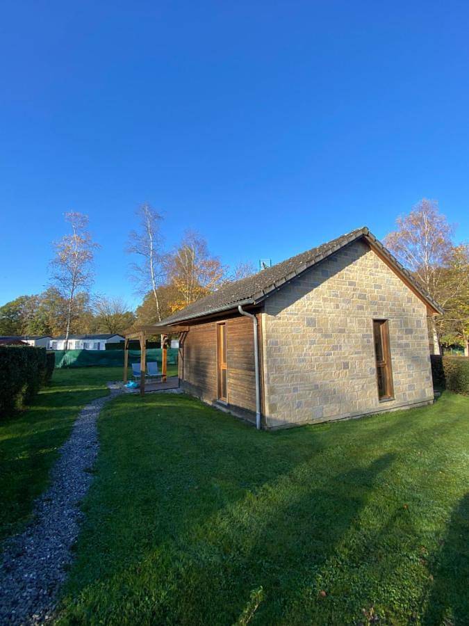 Location de vacances pour 5 personnes, avec vue ainsi que jardin et piscine, animaux acceptés à Signy-le-Petit - 2