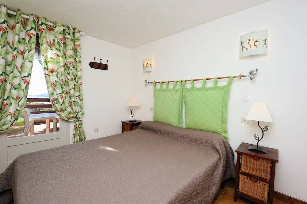 House for 2 to 6 people, swimming pool, sandy beach 700 metres away in Tizzano, Sartène