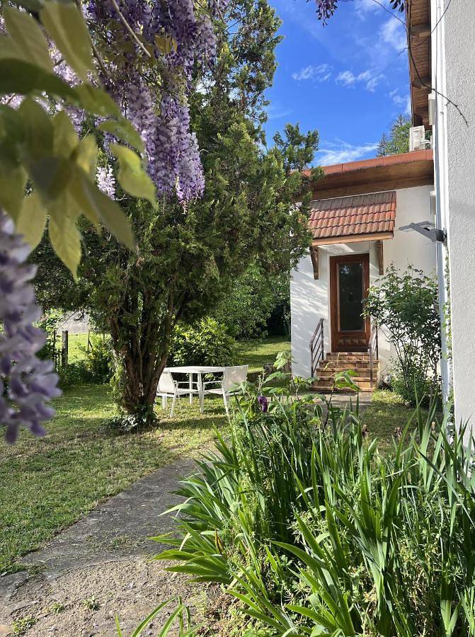 Gîte pour 4 personnes, avec vue et jardin dans Ruy Montceau - 4