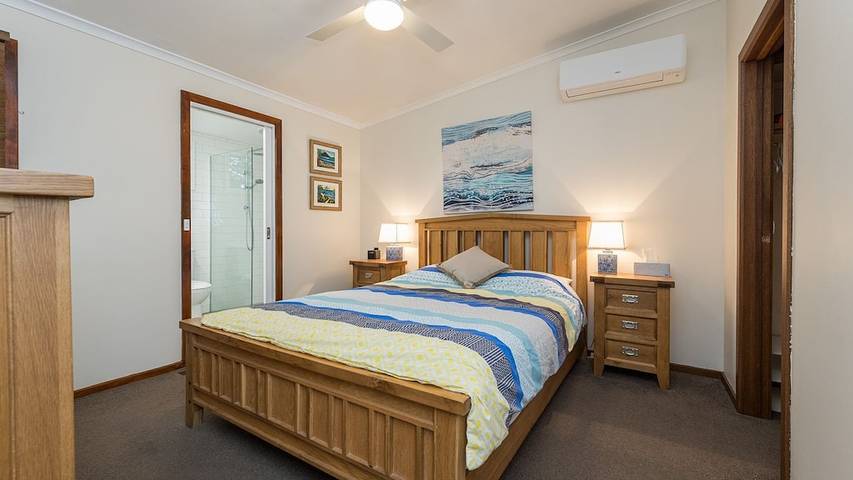 Holiday home for 7 people, with garden and balcony in Inverloch