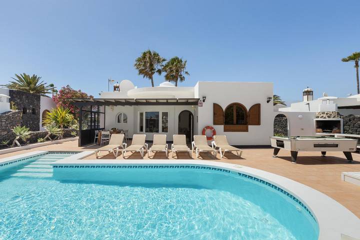 Cheap villa for 6 people, with Ocean view and Terrace as well as Garden in Puerto del Carmen