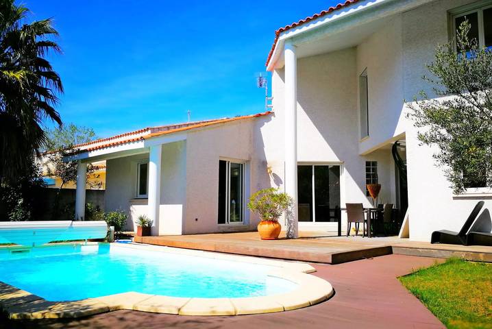 Villa pour 8 personnes, avec balcon ainsi que jardin et piscine à La Grande-Motte