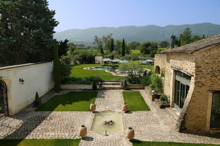 Location de vacances pour 14 personnes, avec jardin et terrasse à Oppède - 3