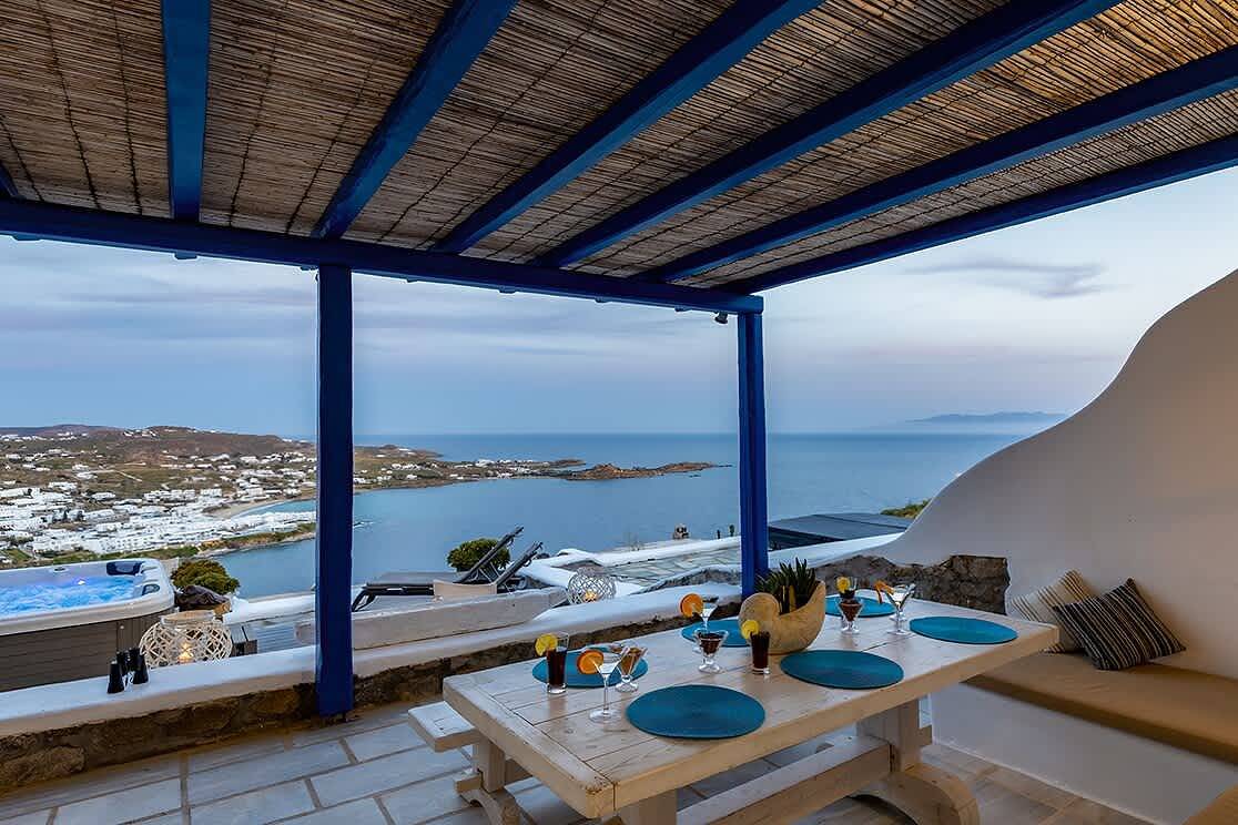Mykonos Psarou Place, Seaview with Private Jacuzzi in Mykonos