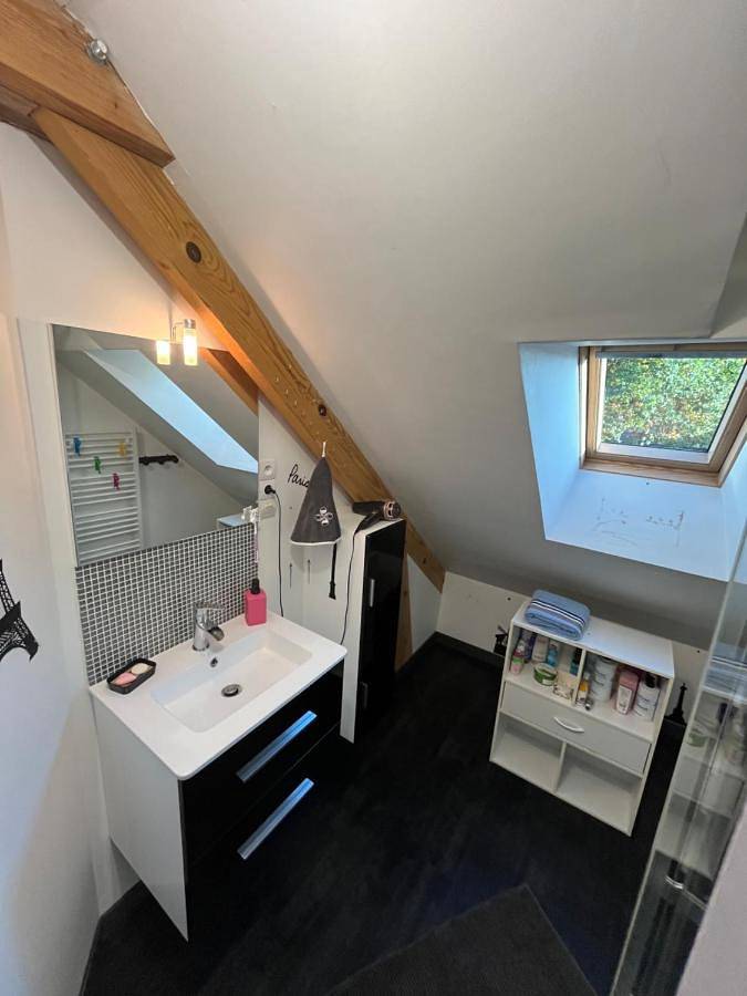 Appartement de vacances entier, Double Room with Private Bathroom in Montfort-le-Gesnois, Sarthe