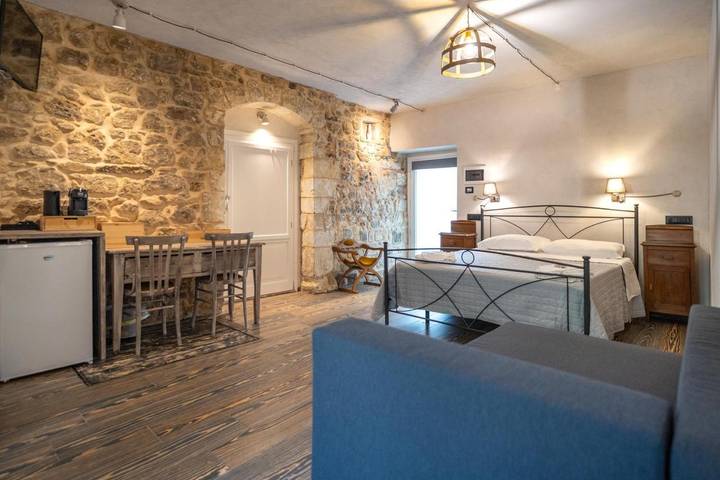Chambre d’hôte pour 2 personnes, avec piscine et jacuzzi ainsi que balcon et sauna