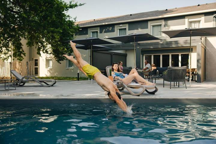 Hôtel pour 2 personnes, avec piscine et terrasse, animaux acceptés à Chambray-lès-Tours - 2