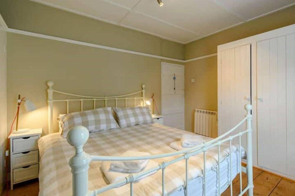 South Downs - Seaside Cottage with Dbl + Sofa Bed in Eastbourne, East Sussex