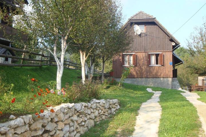 Gîte pour 3 personnes, avec terrasse et jardin, animaux acceptés dans Poljanak - 4