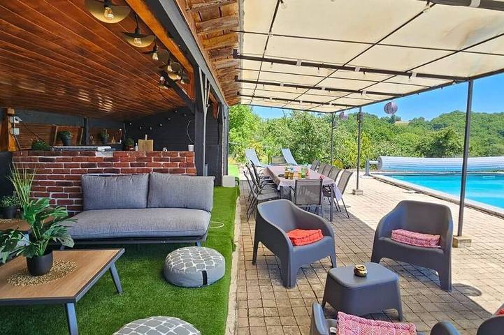 Location de vacances pour 12 personnes, avec Terrasse et Jardin à Cassagne (Haute-Garonne)
