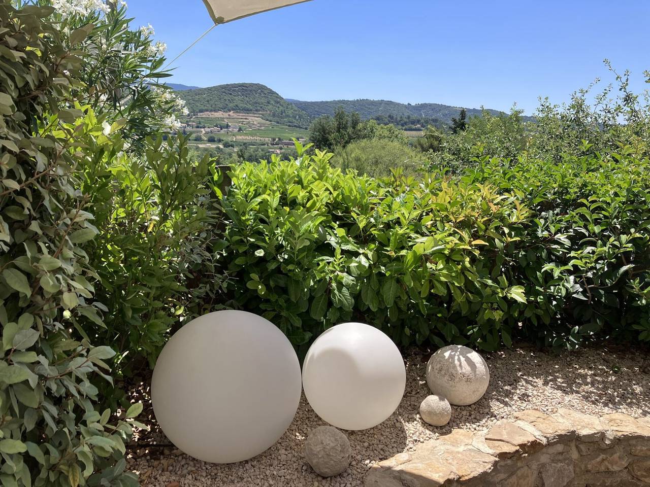 Les Patios Secrets – Gîte "Au Cœur des Pierres" in Mollans-sur-Ouvèze, Région de nyons
