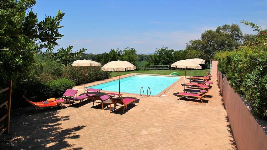 Agriturismo per 5 persone, con piscina e giardino, con animali domestici in Provincia di Viterbo